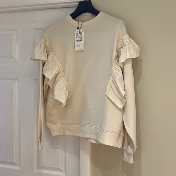 Zara ruffle top - Picture 1 of 6